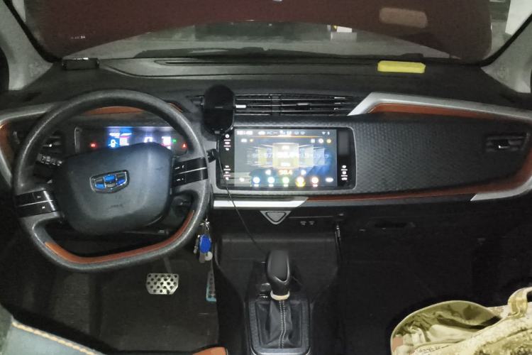 Used Geely Auto Vision X1 2017 1.3L Automatic Player Edition Center Console