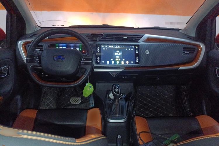 Used Geely Auto Vision X1 2017 1.3L Automatic Player Edition Center Console