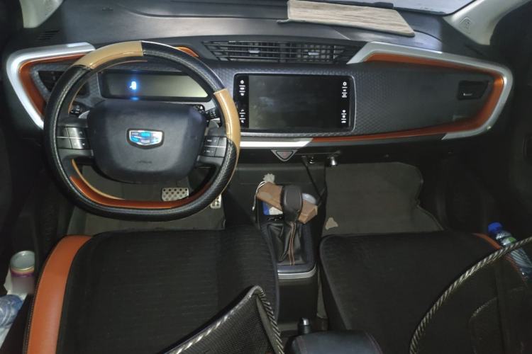 Used Geely Auto Vision X1 2017 1.3L Automatic Player Edition Center Console