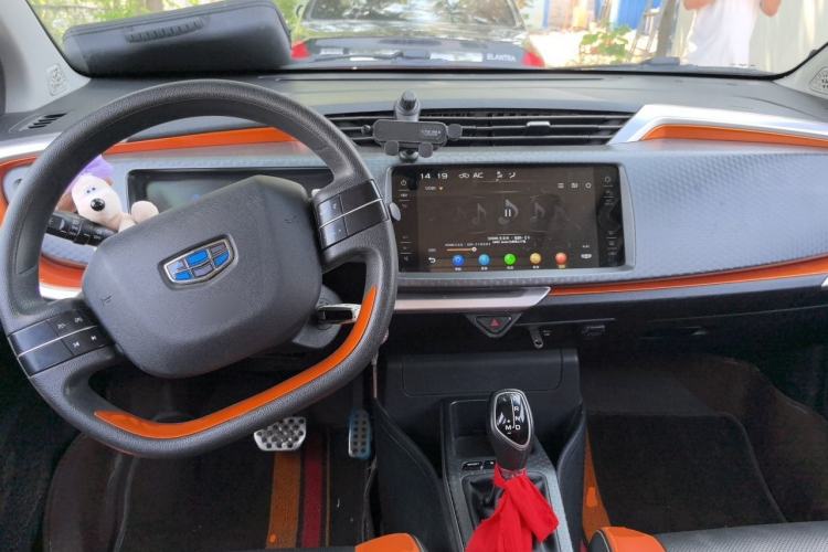 Used Geely Auto Vision X1 2017 1.3L Automatic Player Edition Center Console
