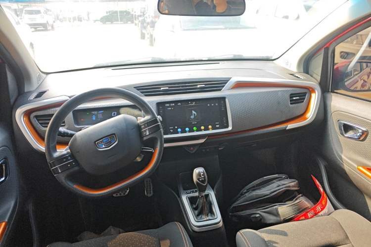 Used Geely Auto Vision X1 2017 1.3L Automatic Fun Edition Center Console