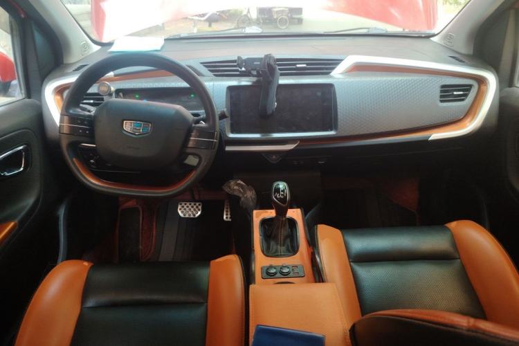 Used Geely Auto Vision X1 2017 1.3L Automatic Fun Edition Center Console