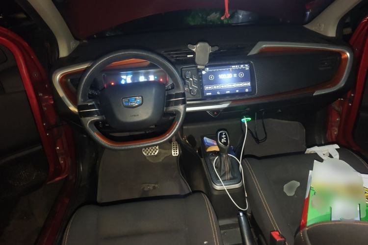 Used Geely Auto Vision X1 2017 1.3L Automatic Fun Edition Center Console