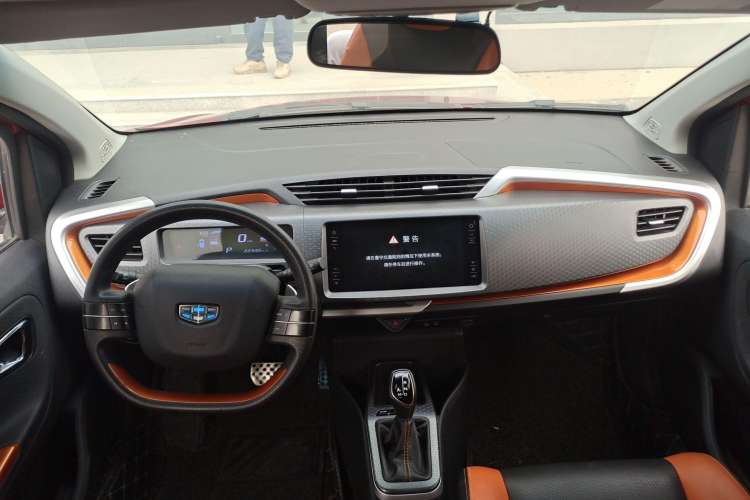 Used Geely Auto Vision X1 2017 1.3L Automatic Player Edition Center Console