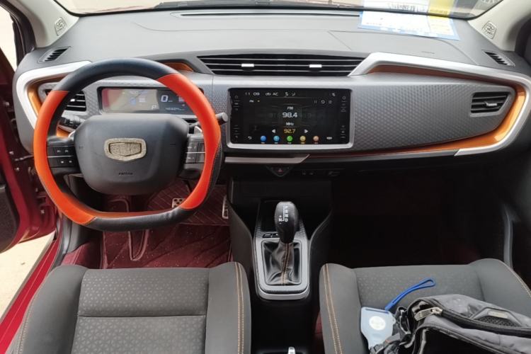 Used Geely Auto Vision X1 2017 1.3L Automatic Player Edition Center Console