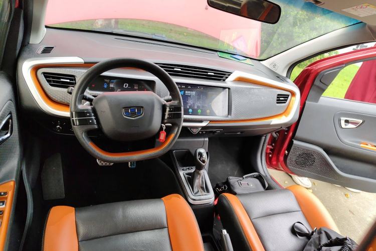 Used Geely Auto Vision X1 2017 1.3L Automatic Player Edition Center Console