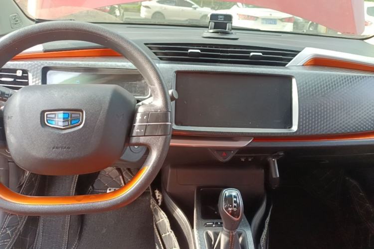 Used Geely Auto Vision X1 2017 1.3L Automatic Player Edition Center Console