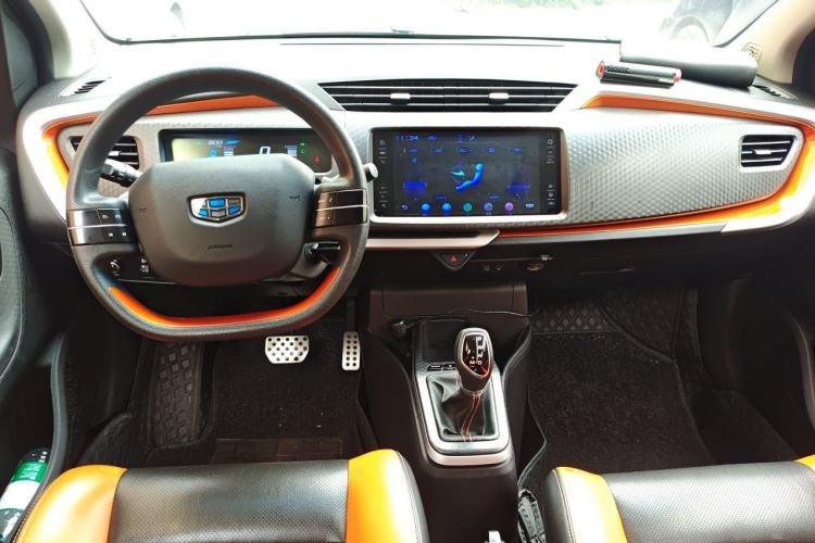 Used Geely Auto Vision X1 2017 1.3L Automatic Player Edition Center Console