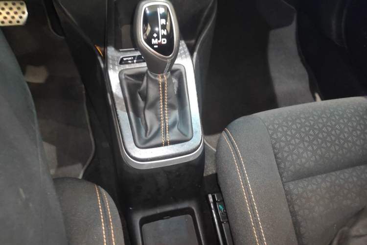 Used Geely Auto Vision X1 2017 1.3L Automatic Fun Edition Gear Lever