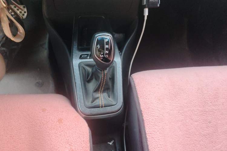 Used Geely Auto Vision X1 2017 1.3L Automatic Fun Edition Gear Lever
