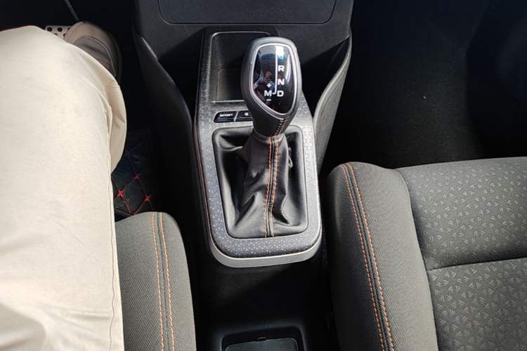Used Geely Auto Vision X1 2017 1.3L Automatic Fun Edition Gear Lever