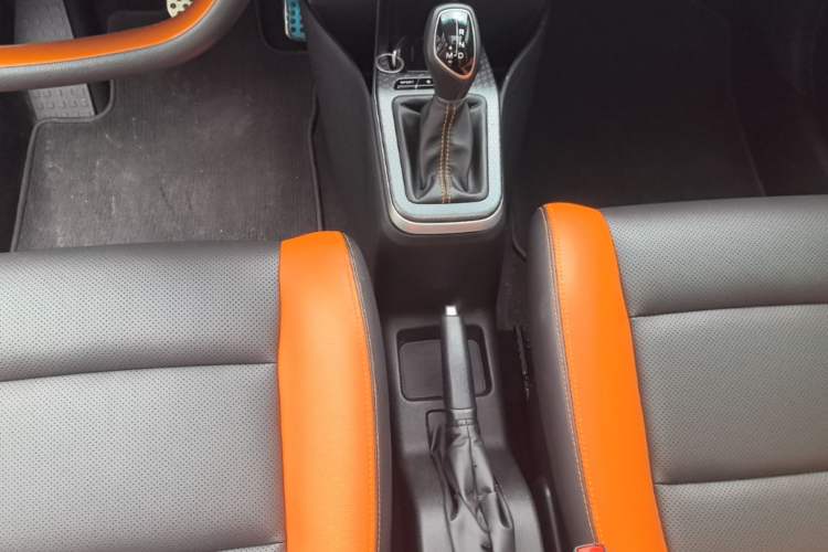 Used Geely Auto Vision X1 2017 1.3L Automatic Player Edition Gear Lever