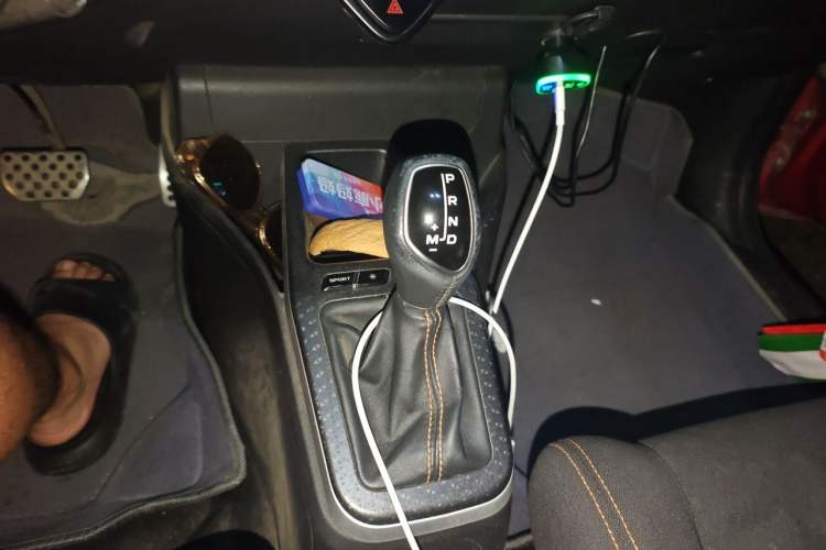 Used Geely Auto Vision X1 2017 1.3L Automatic Fun Edition Gear Lever