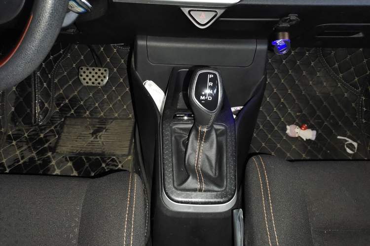 Used Geely Auto Vision X1 2017 1.3L Automatic Fun Edition Gear Lever
