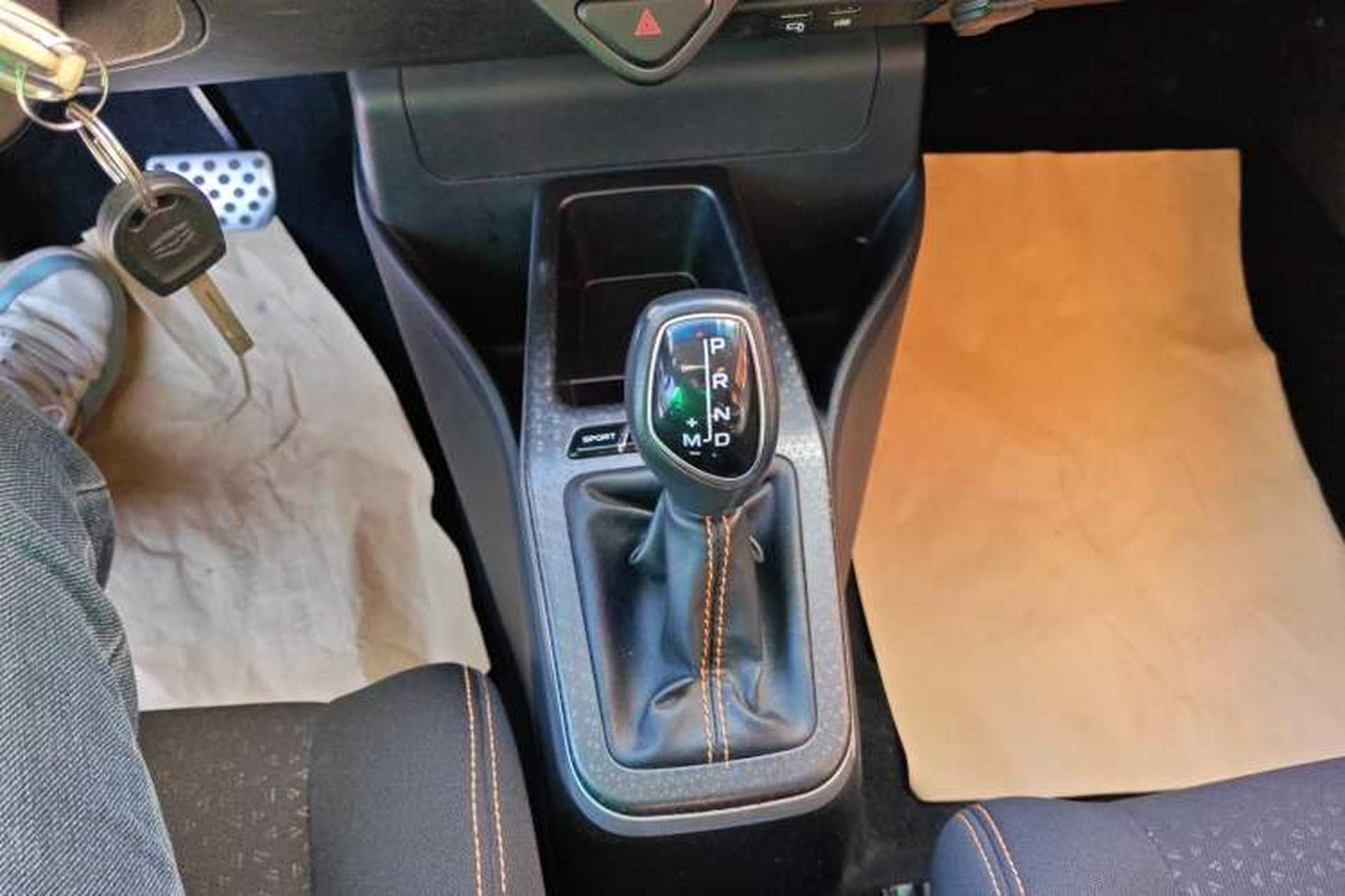 Used Geely Auto Vision X1 2017 1.3L Automatic Fun Edition Gear Lever