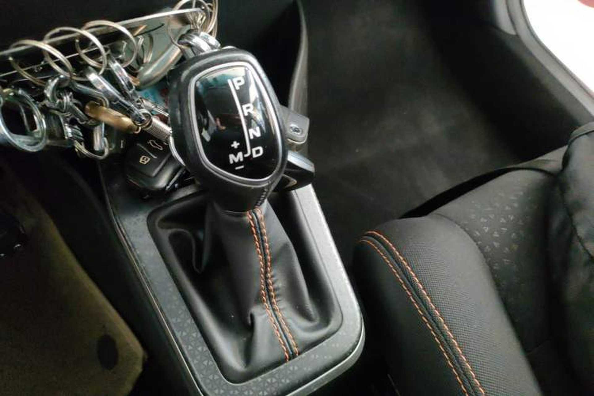 Used Geely Auto Vision X1 2017 1.3L Automatic Fun Edition Gear Lever