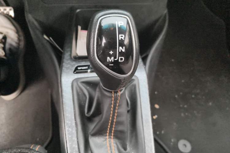 Used Geely Auto Vision X1 2017 1.3L Automatic Fun Edition Gear Lever