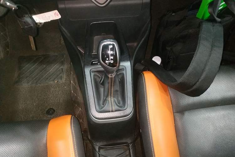 Used Geely Auto Vision X1 2017 1.3L Automatic Fun Edition Gear Lever