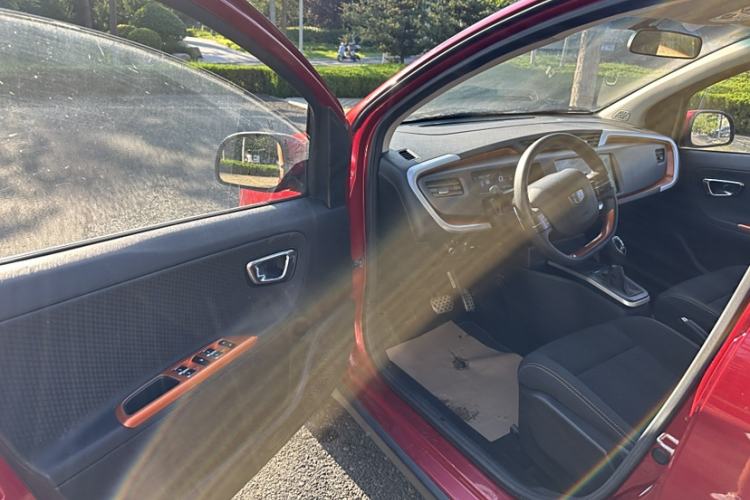 Used Geely Auto Vision X1 2017 1.3L Automatic Fun Edition Interior 10
