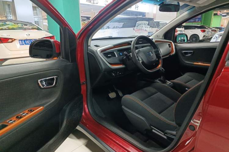 Used Geely Auto Vision X1 2017 1.3L Automatic Fun Edition Interior 2