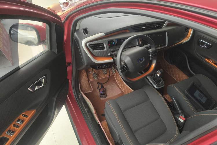 Used Geely Auto Vision X1 2017 1.3L Manual Frenzy Edition Interior 3