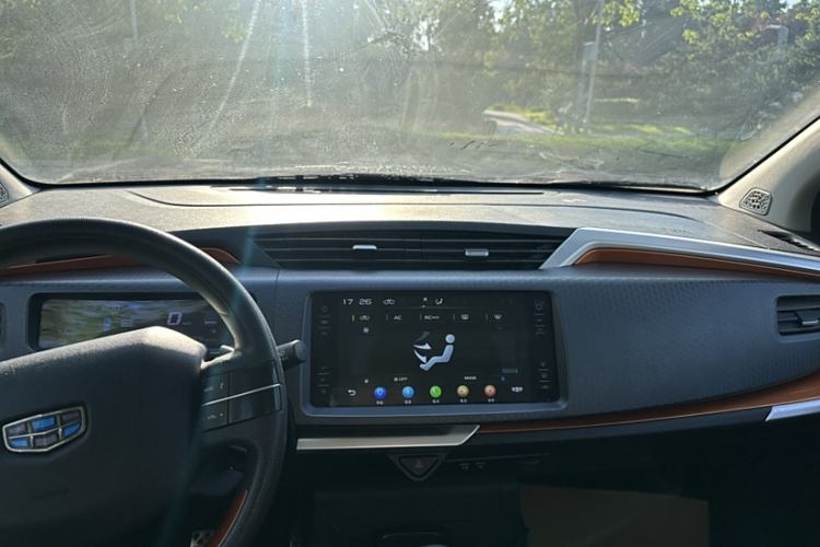 Used Geely Auto Vision X1 2017 1.3L Automatic Fun Edition Interior 3