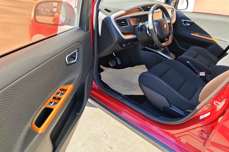 Used Geely Auto Vision X1 2017 1.3L Automatic Fun Edition Interior 3