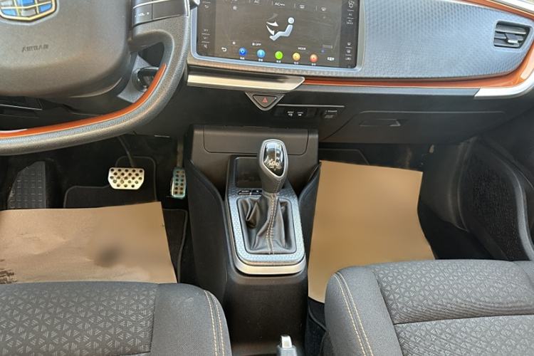 Used Geely Auto Vision X1 2017 1.3L Automatic Fun Edition Interior 4