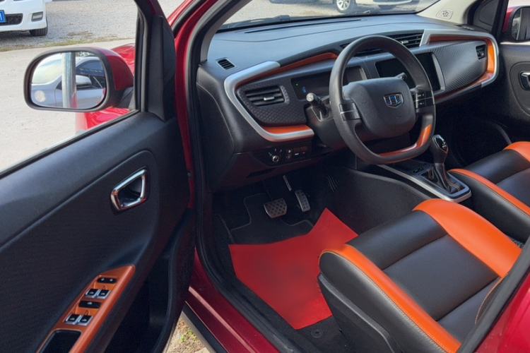 Used Geely Auto Vision X1 2017 1.3L Automatic Player Edition Interior 6