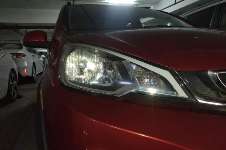 Used Geely Auto Vision X1 2017 1.3L Automatic Player Edition Right Front Headlight