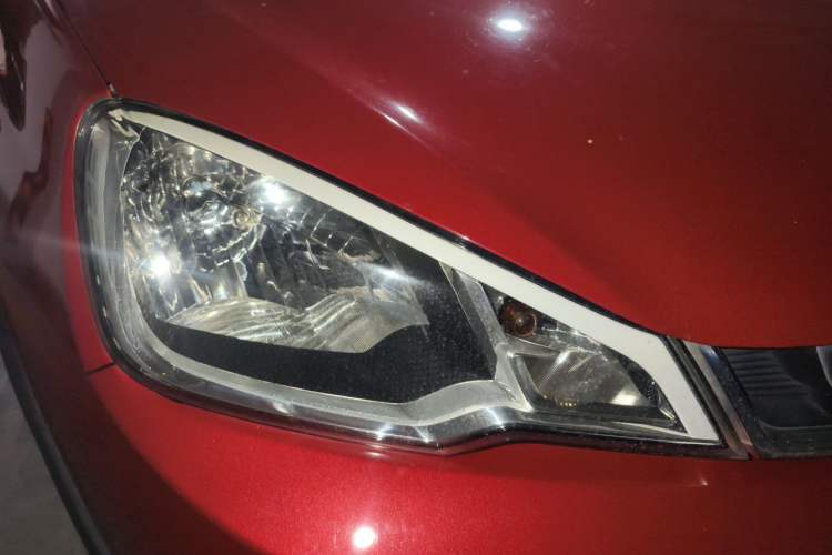 Used Geely Auto Vision X1 2017 1.3L Automatic Player Edition Right Front Headlight