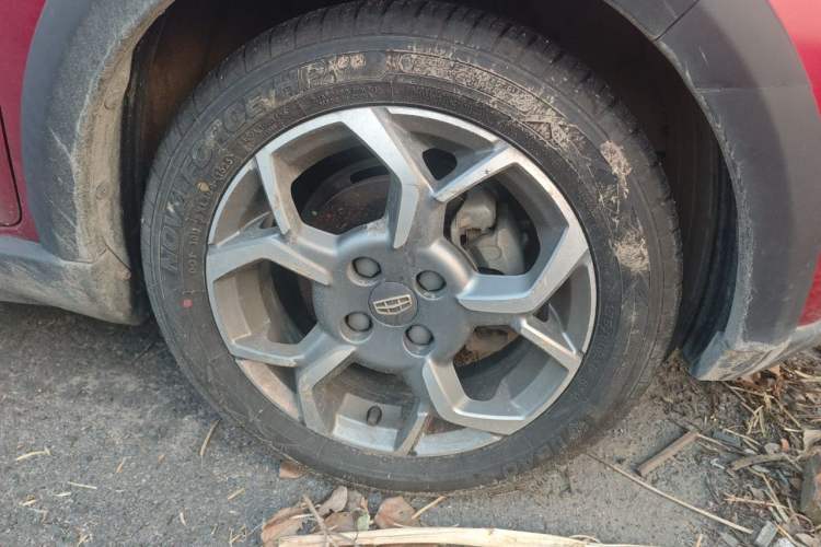 Used Geely Auto Vision X1 2017 1.3L Automatic Fun Edition Right Front Wheel Hub