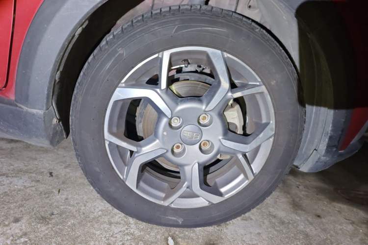 Used Geely Auto Vision X1 2017 1.3L Automatic Fun Edition Right Front Wheel Hub