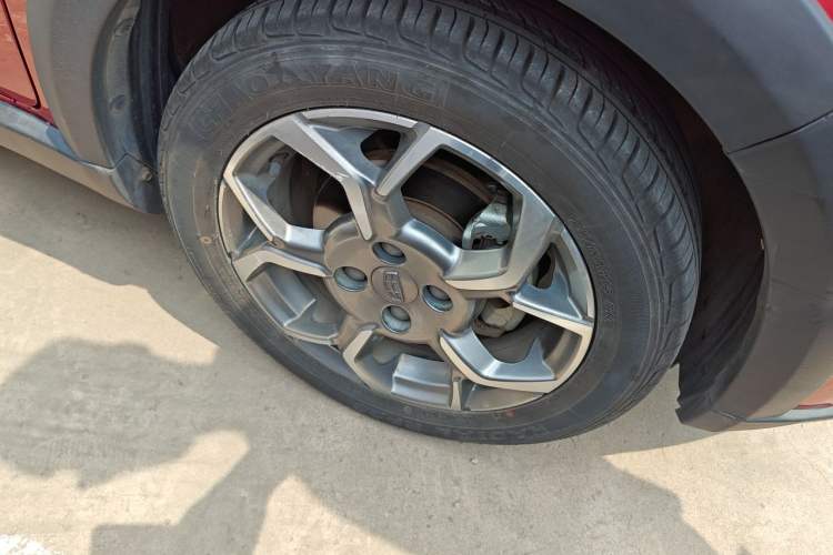 Used Geely Auto Vision X1 2017 1.3L Automatic Fun Edition Right Front Wheel Hub