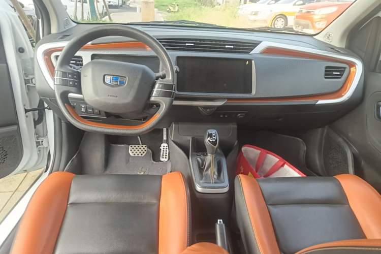 Used Geely Auto Vision X1 2017 1.3L Automatic Fun Edition Center Console
