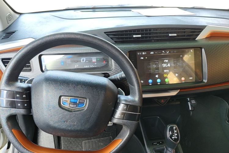 Used Geely Auto Vision X1 2017 1.3L Automatic Player Edition Center Console