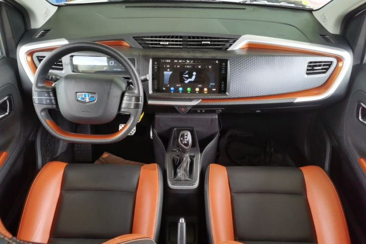 Used Geely Auto Vision X1 2017 1.3L Automatic Fun Edition Center Console