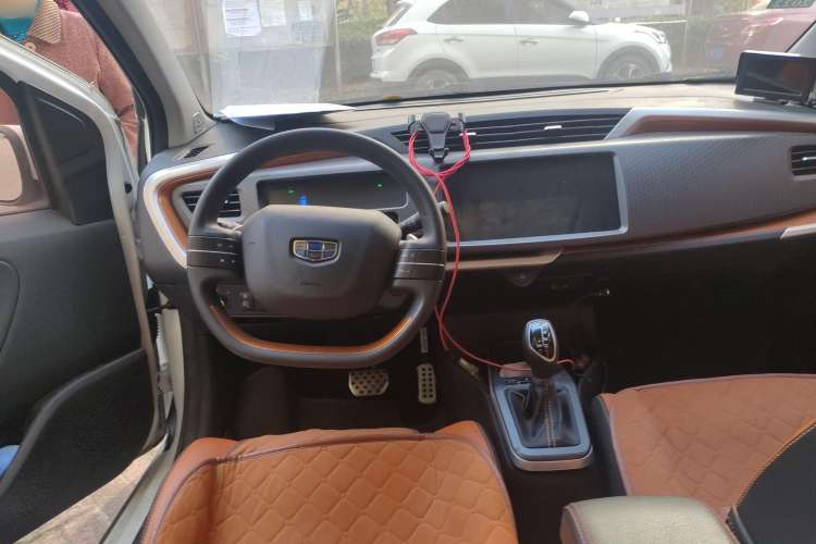 Used Geely Auto Vision X1 2017 1.3L Automatic Player Edition Center Console