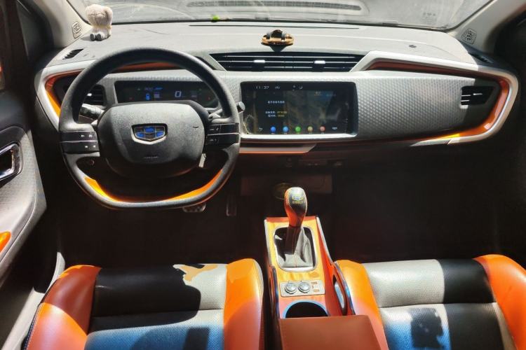 Used Geely Auto Vision X1 2017 1.3L Automatic Player Edition Center Console