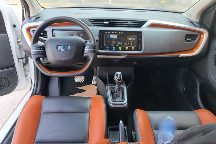 Used Geely Auto Vision X1 2017 1.3L Automatic Fun Edition Center Console