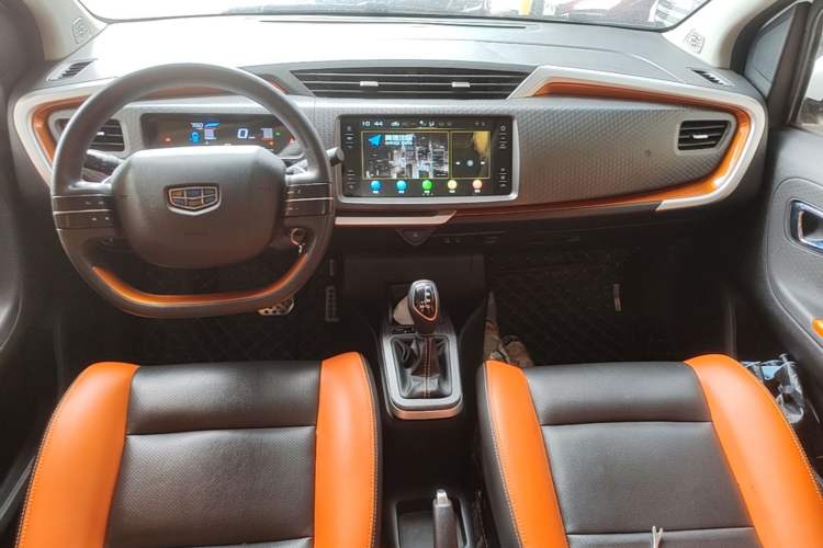 Used Geely Auto Vision X1 2017 1.3L Automatic Player Edition Center Console