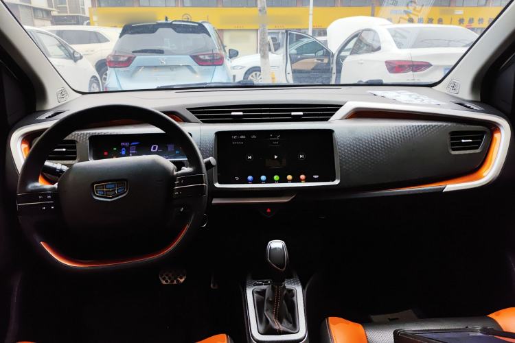 Used Geely Auto Vision X1 2017 1.3L Automatic Player Edition Center Console