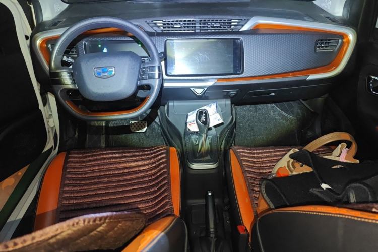 Used Geely Auto Vision X1 2017 1.3L Automatic Player Edition Center Console