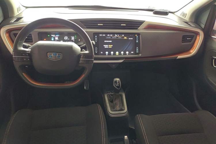 Used Geely Auto Vision X1 2017 1.3L Automatic Fun Edition Center Console