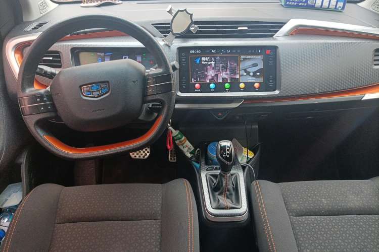 Used Geely Auto Vision X1 2017 1.3L Automatic Fun Edition Center Console