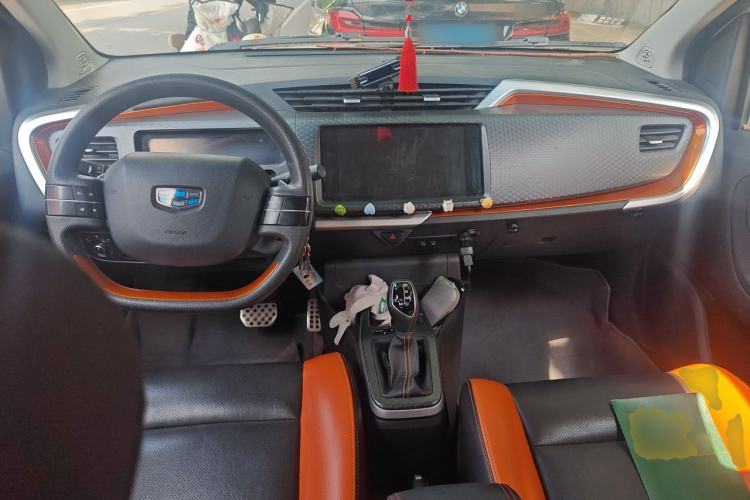 Used Geely Auto Vision X1 2017 1.3L Automatic Player Edition Center Console