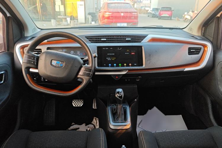 Used Geely Auto Vision X1 2017 1.3L Automatic Fun Edition Center Console