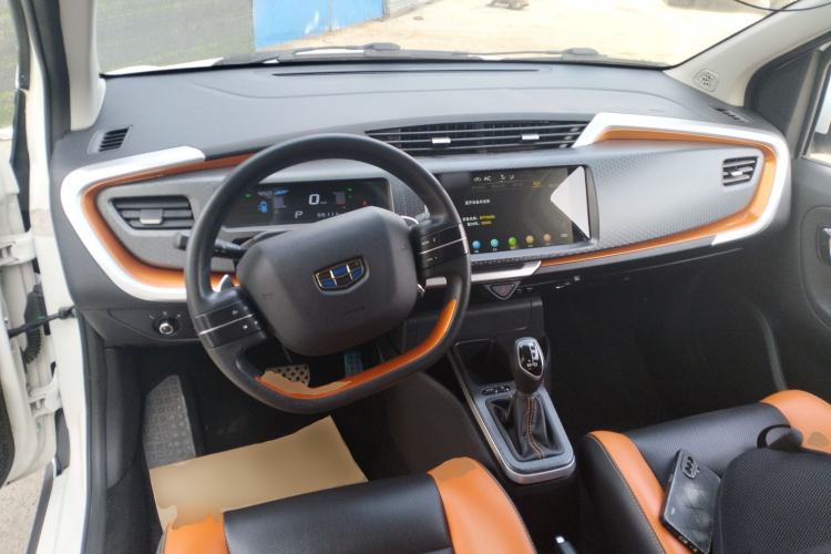 Used Geely Auto Vision X1 2017 1.3L Automatic Player Edition Center Console