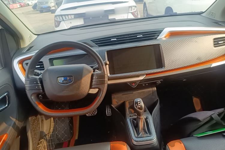 Used Geely Auto Vision X1 2017 1.3L Automatic Player Edition Center Console
