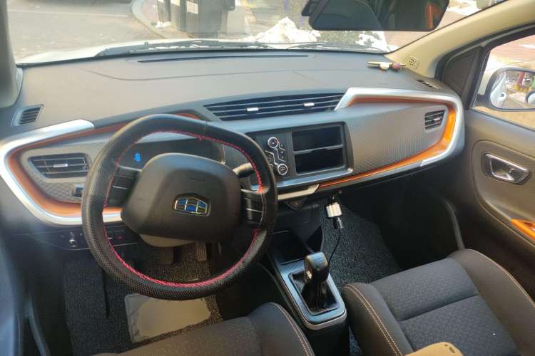 Used Geely Auto Vision X1 2017 1.3L Manual Frenzy Edition Center Console